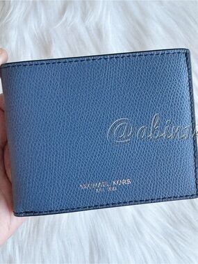 NWT Michael Kors Leather Slim Billfold Wallet